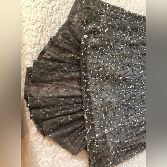 Gown - Picture 5 of 5